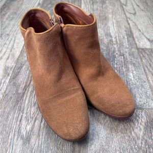 Toetos Dallas brown suede booties